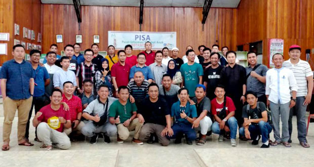 Foto-bersama-Diskominfo-Kotamobagu-dengan-Insan-Pers