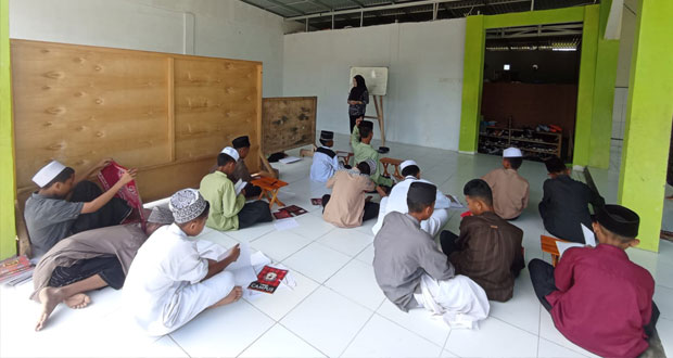 Kolaborasi-Pendidikan,-Tutor-SKB-Bolsel-Hadirkan-Pembelajaran-dan-Keterampilan-bagi-Santri